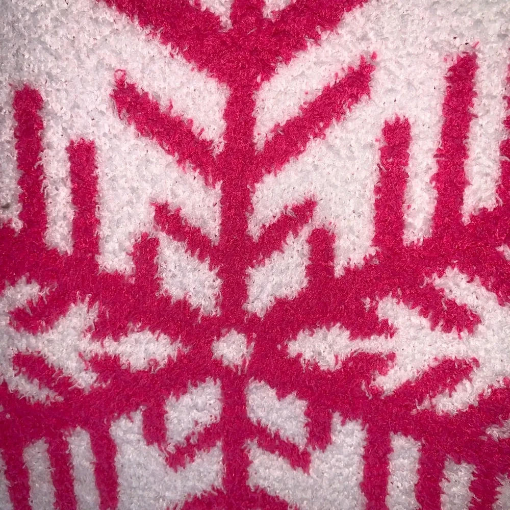🆕 Nicole Miller Pink Snowflake Throw ❄️